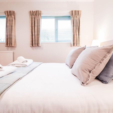 Bright And Spacious Contractor House L Parking! Borehamwood Eksteriør bilde