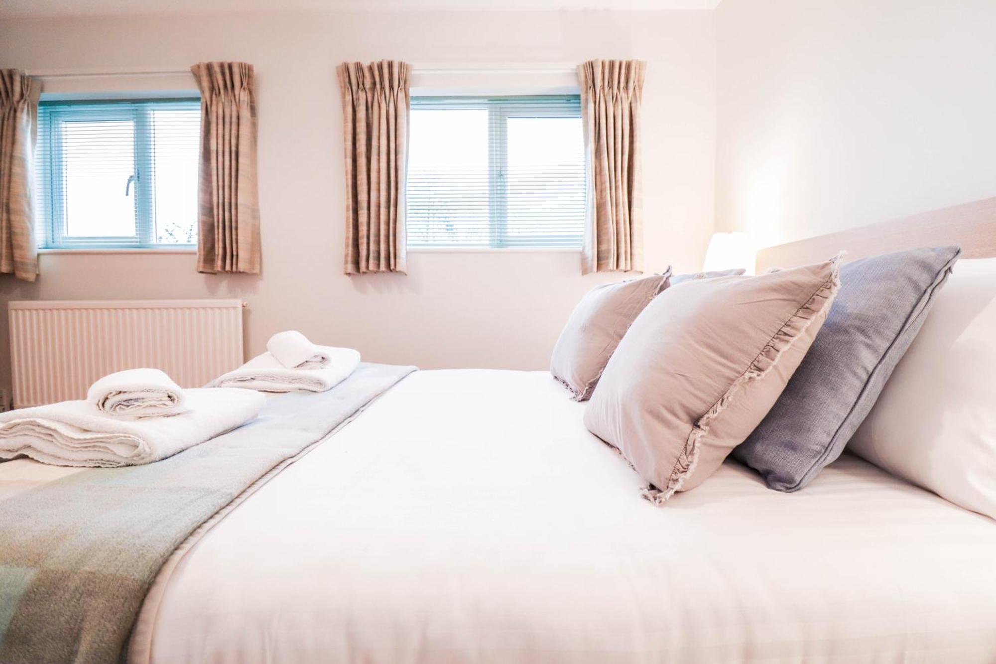 Bright And Spacious Contractor House L Parking! Borehamwood Eksteriør bilde