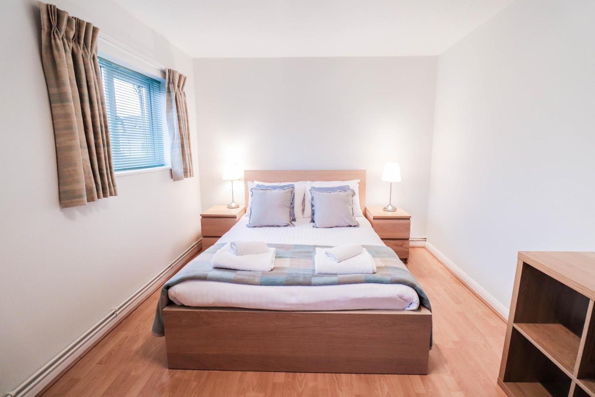 Bright And Spacious Contractor House L Parking! Borehamwood Eksteriør bilde