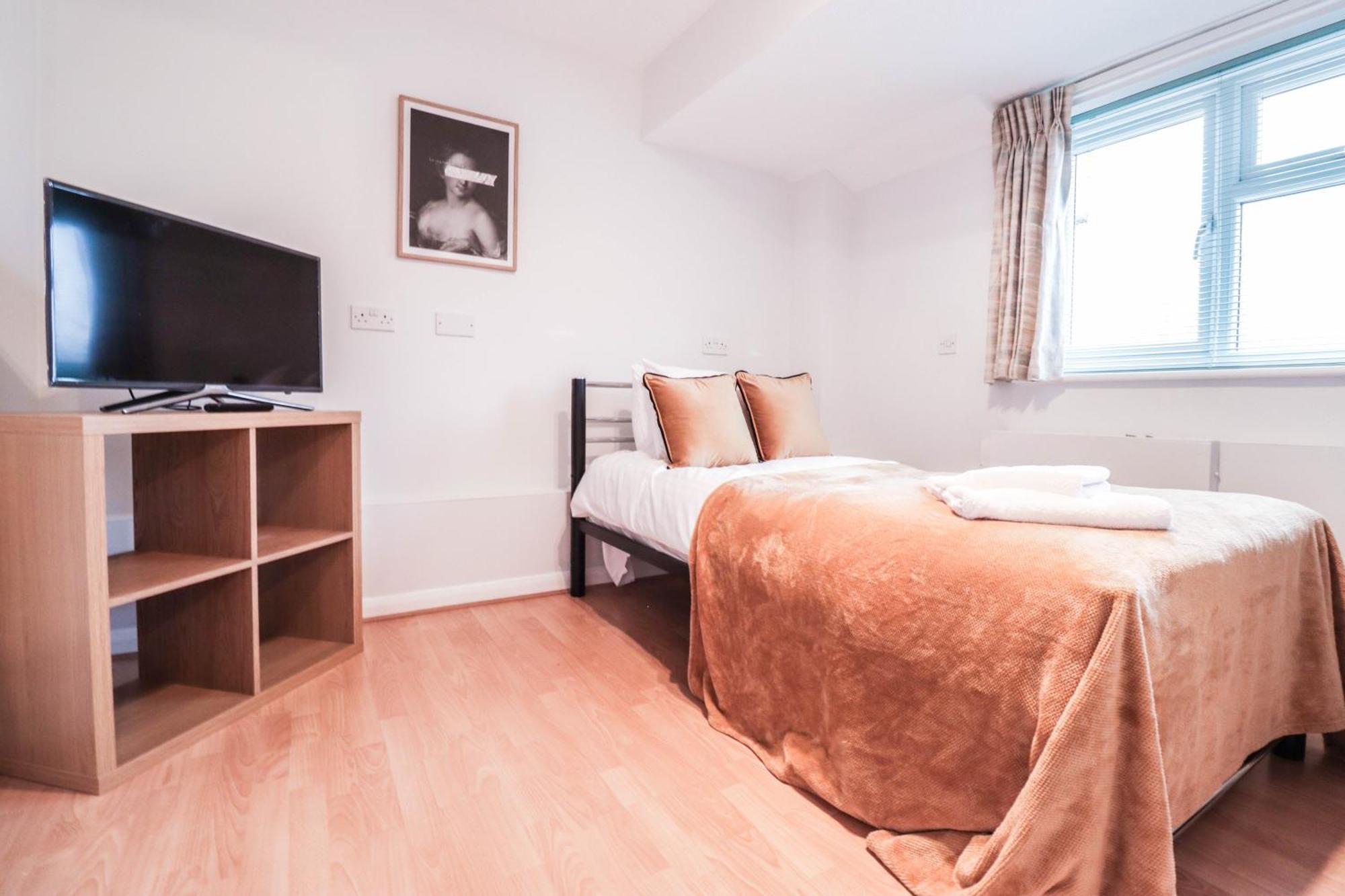 Bright And Spacious Contractor House L Parking! Borehamwood Eksteriør bilde