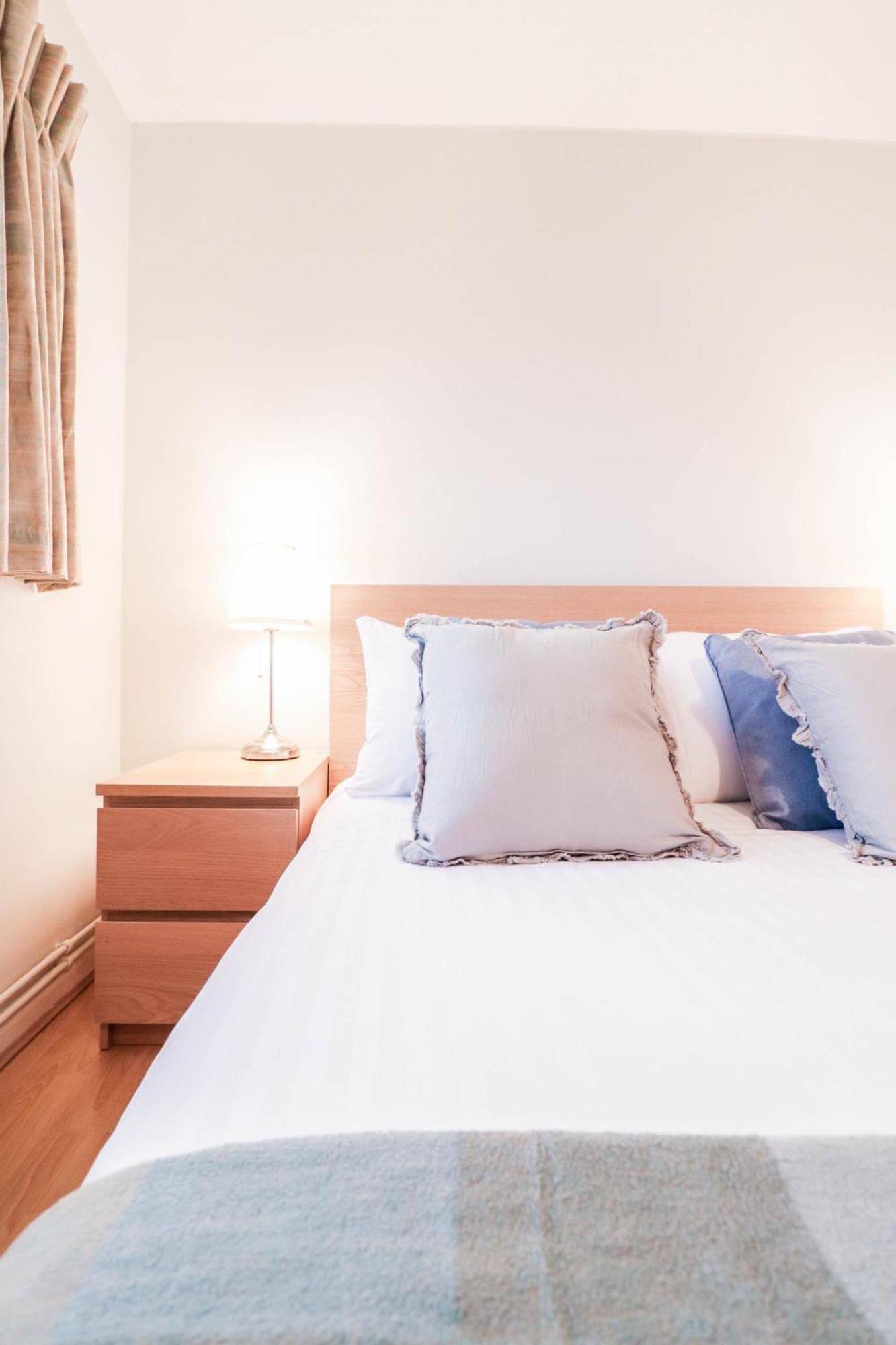 Bright And Spacious Contractor House L Parking! Borehamwood Eksteriør bilde