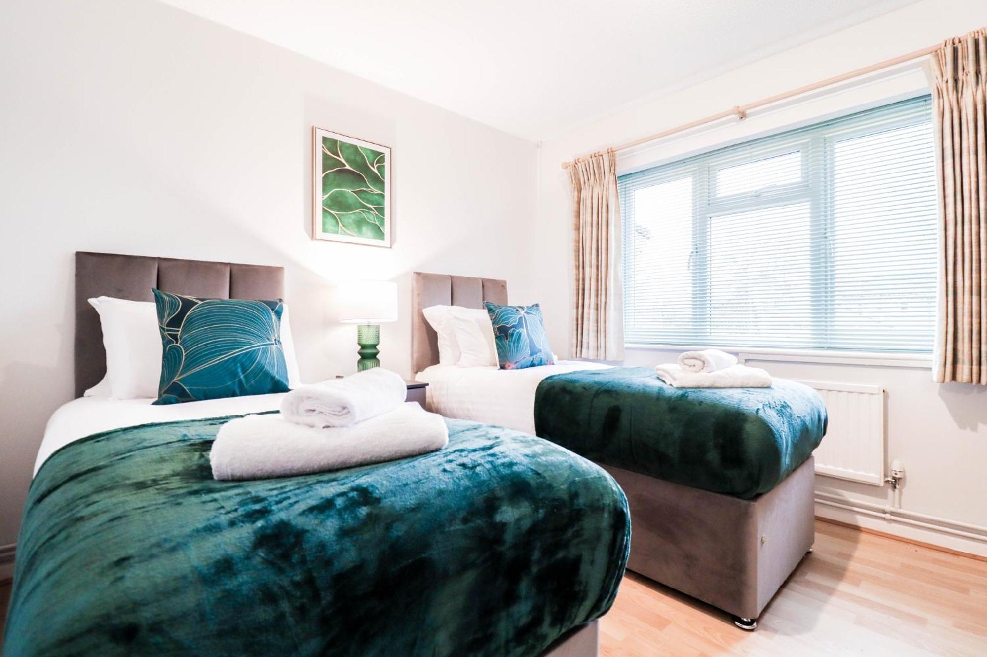 Bright And Spacious Contractor House L Parking! Borehamwood Eksteriør bilde