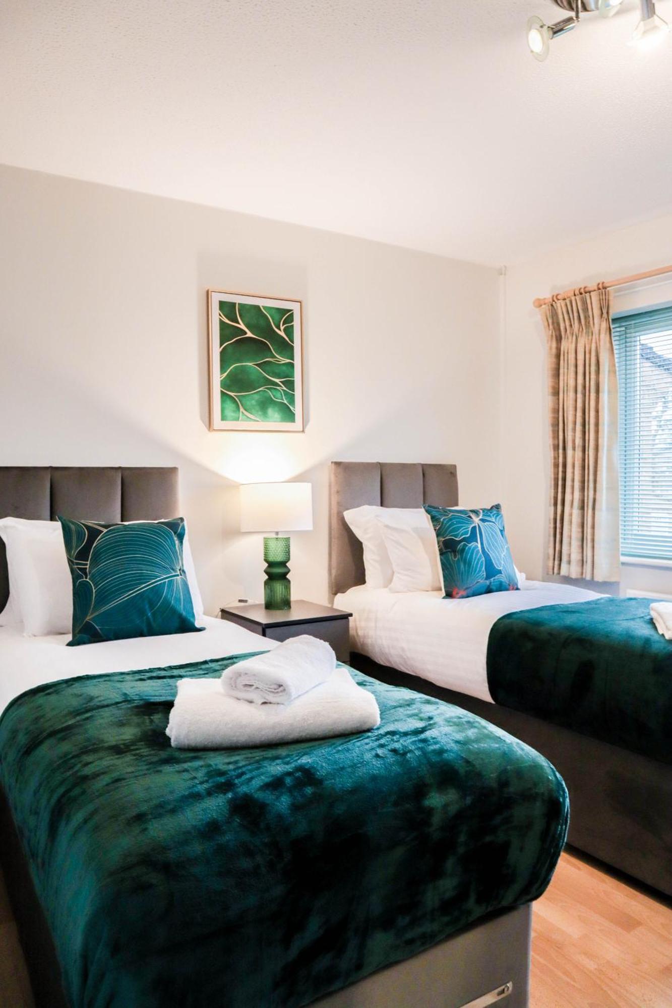 Bright And Spacious Contractor House L Parking! Borehamwood Eksteriør bilde