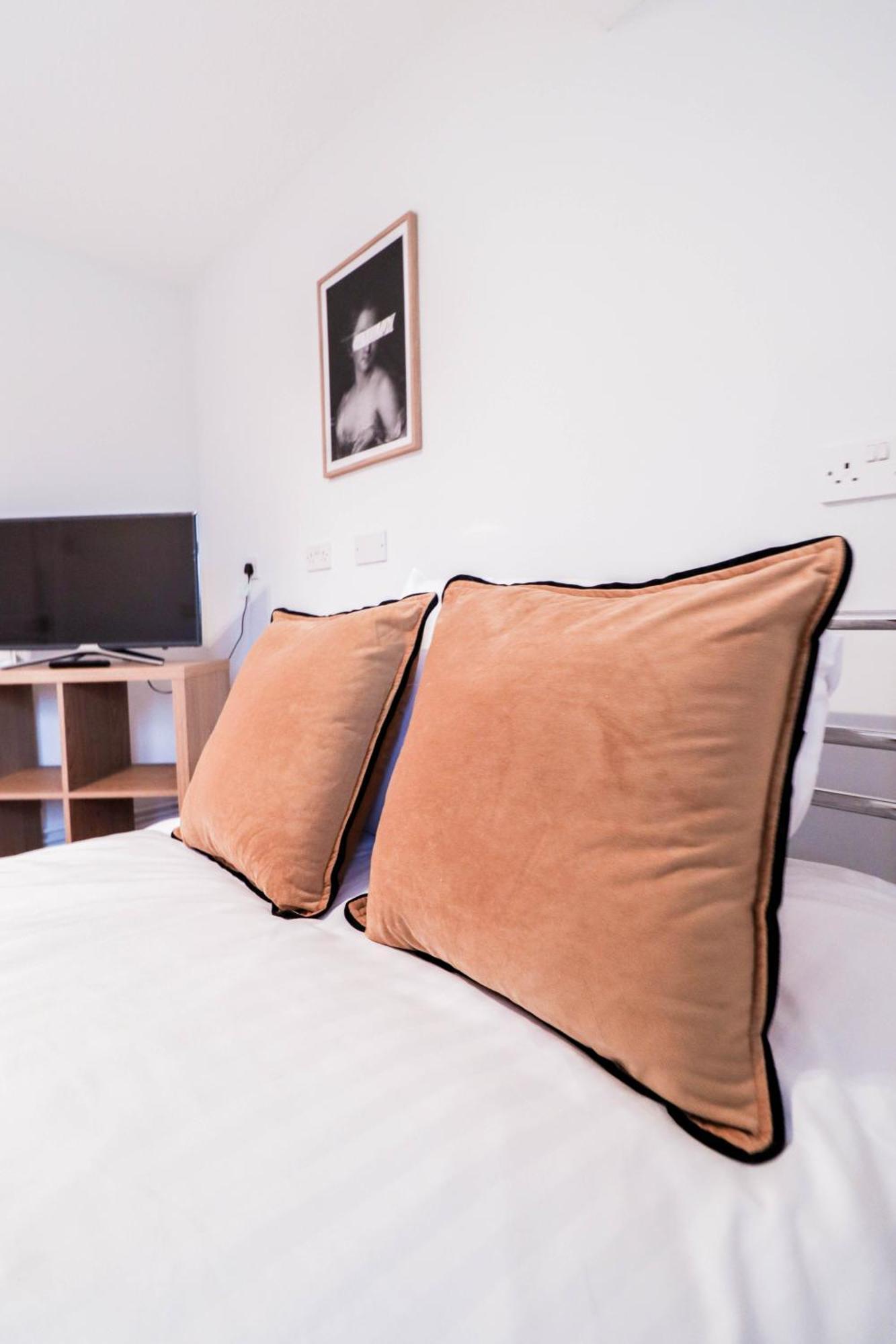 Bright And Spacious Contractor House L Parking! Borehamwood Eksteriør bilde