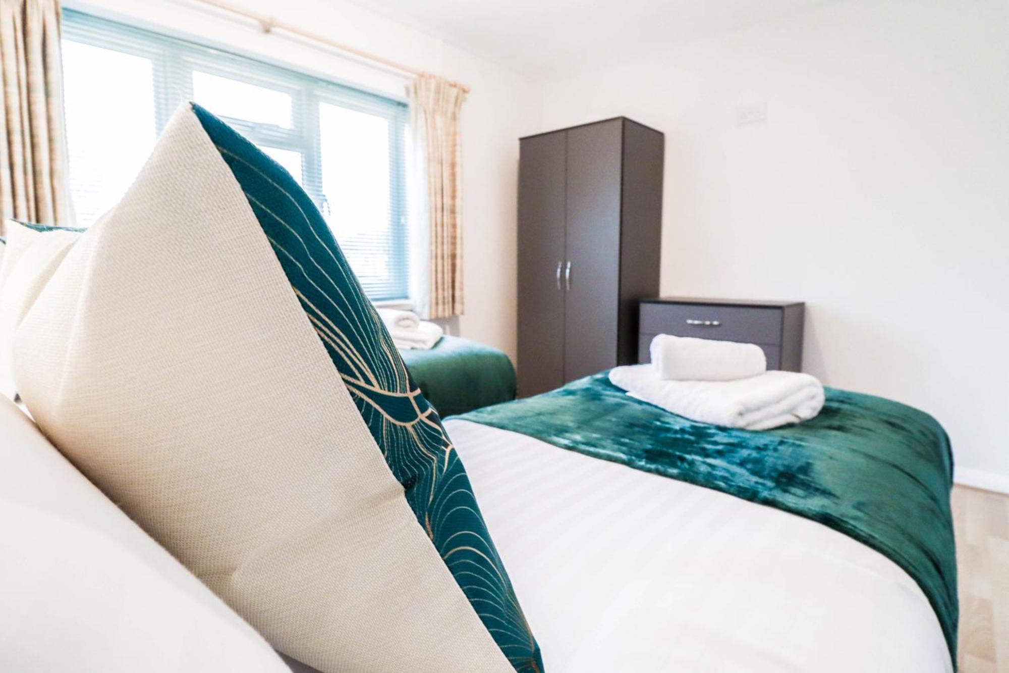 Bright And Spacious Contractor House L Parking! Borehamwood Eksteriør bilde
