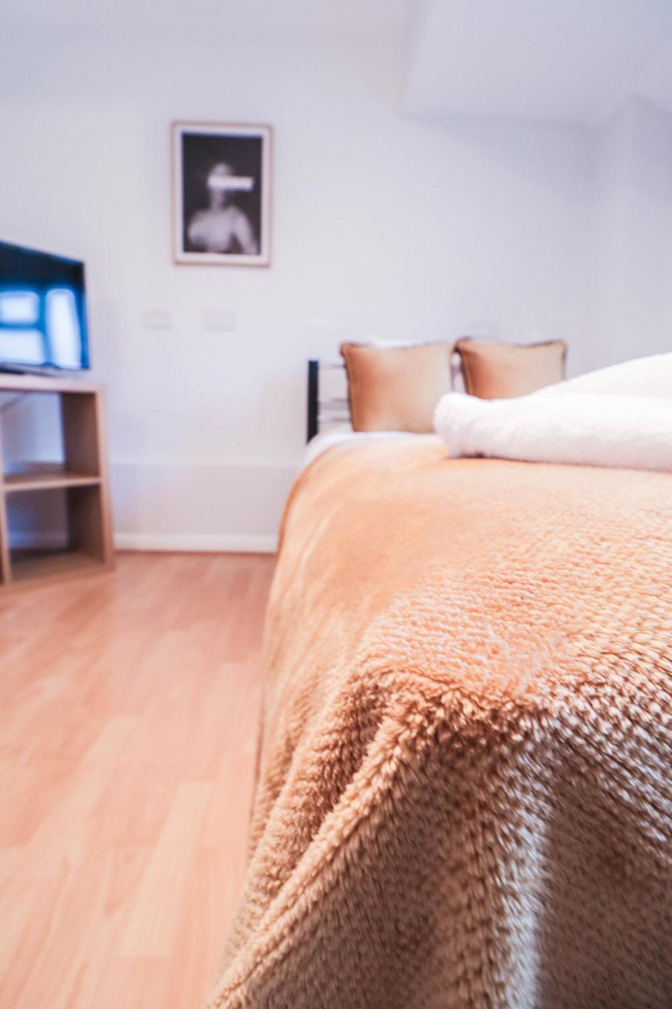 Bright And Spacious Contractor House L Parking! Borehamwood Eksteriør bilde
