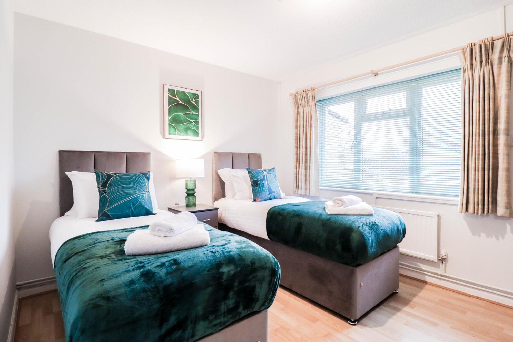Bright And Spacious Contractor House L Parking! Borehamwood Eksteriør bilde
