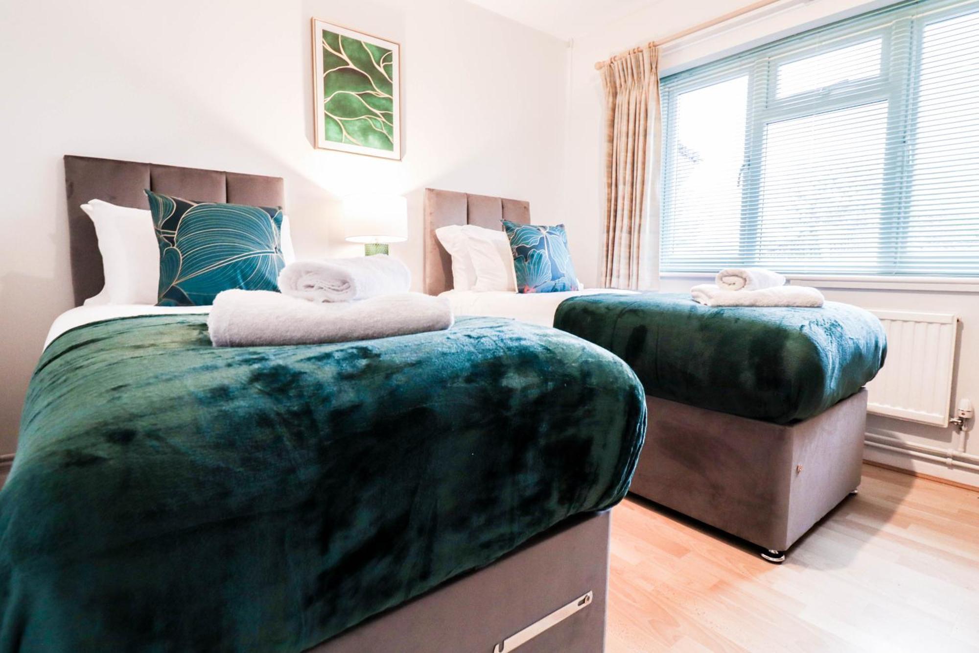 Bright And Spacious Contractor House L Parking! Borehamwood Eksteriør bilde