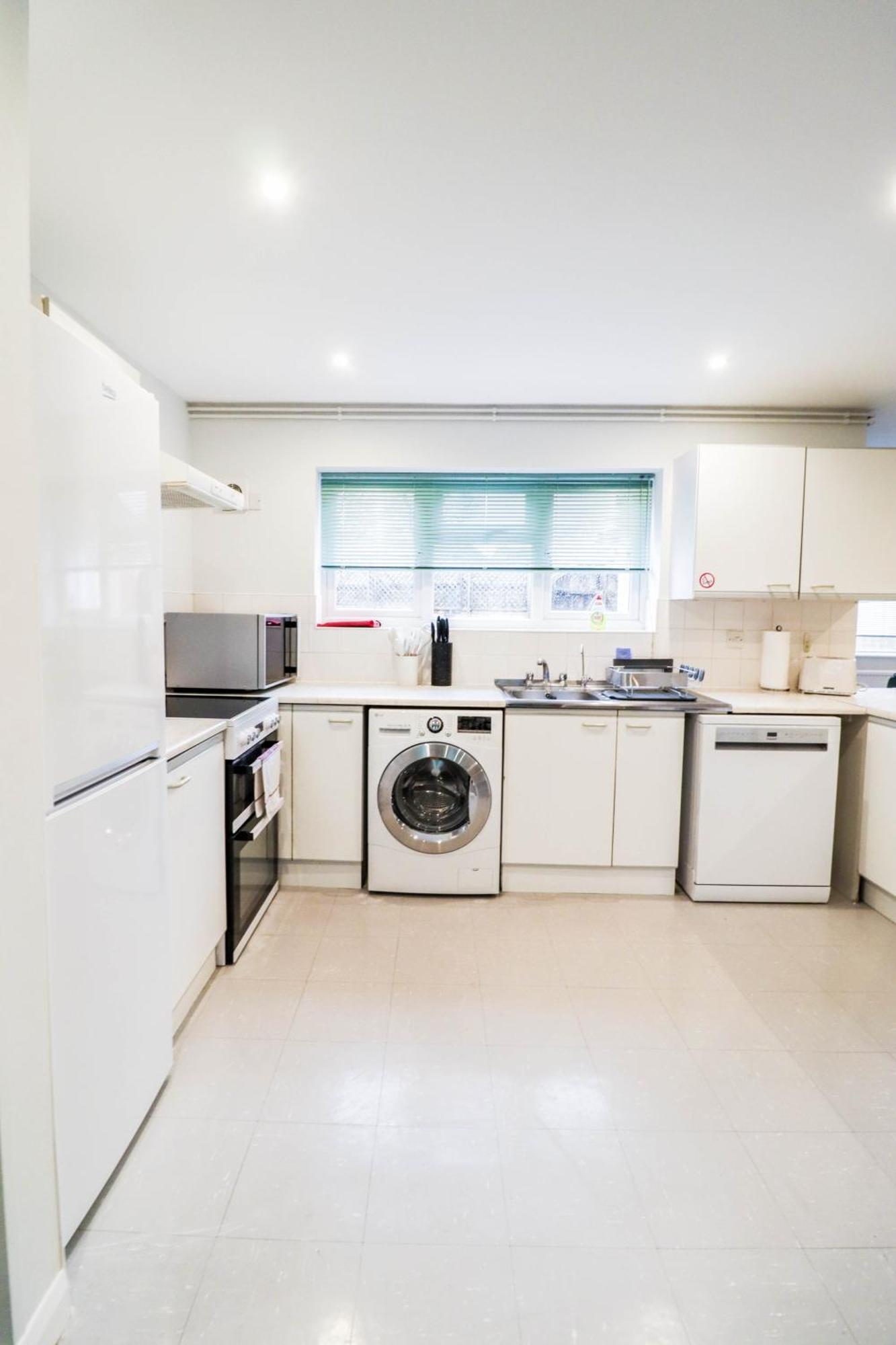 Bright And Spacious Contractor House L Parking! Borehamwood Eksteriør bilde