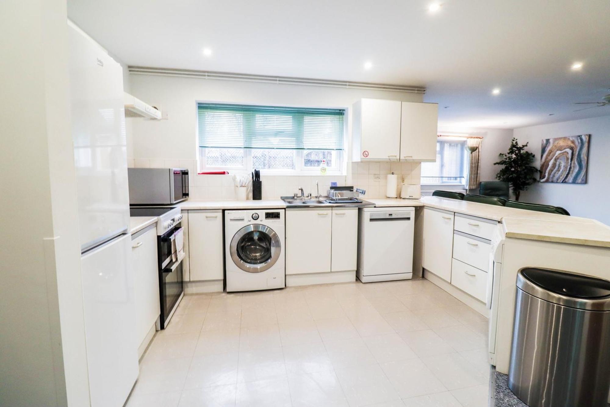 Bright And Spacious Contractor House L Parking! Borehamwood Eksteriør bilde