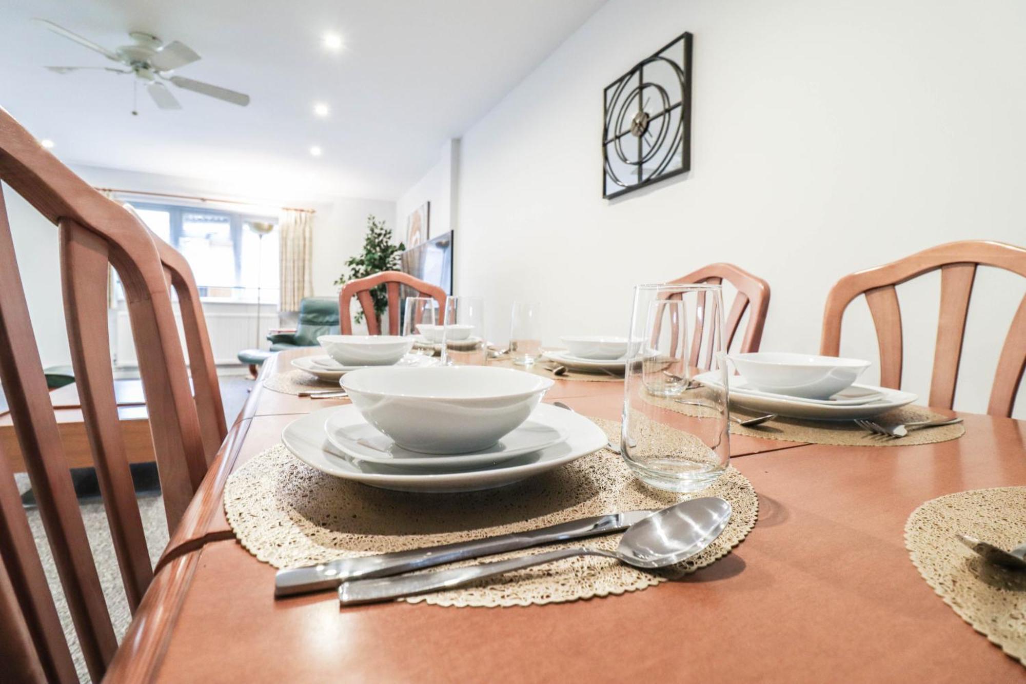 Bright And Spacious Contractor House L Parking! Borehamwood Eksteriør bilde