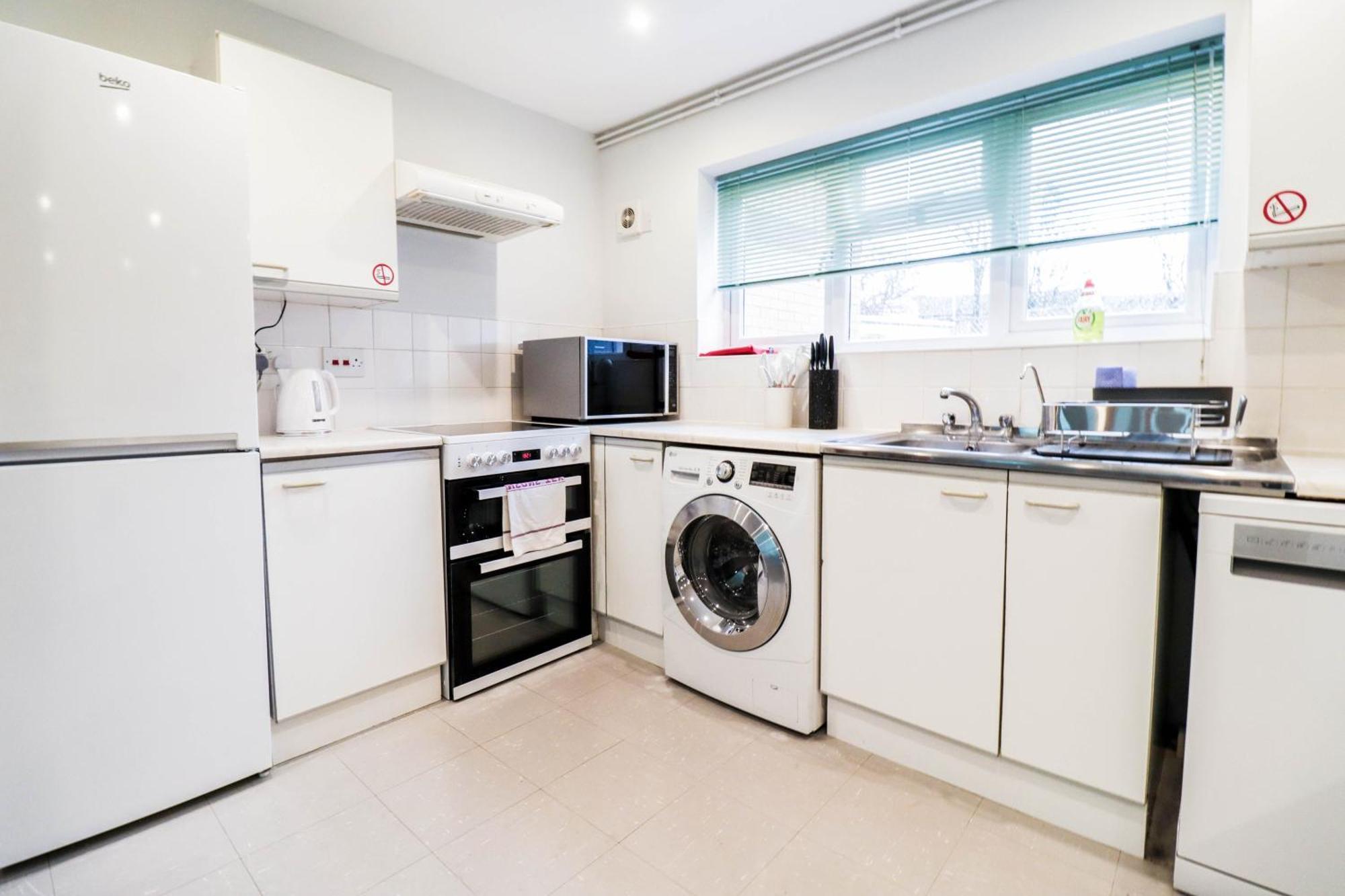Bright And Spacious Contractor House L Parking! Borehamwood Eksteriør bilde