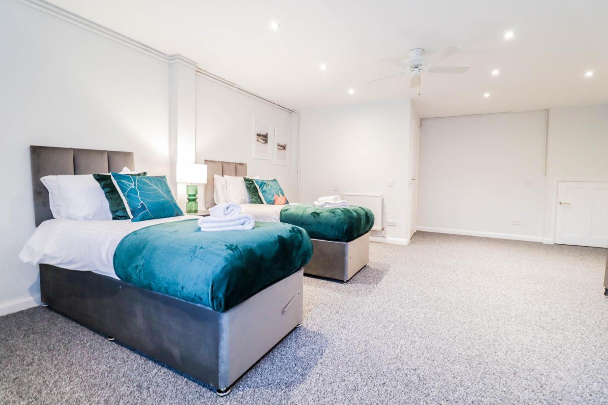 Bright And Spacious Contractor House L Parking! Borehamwood Eksteriør bilde