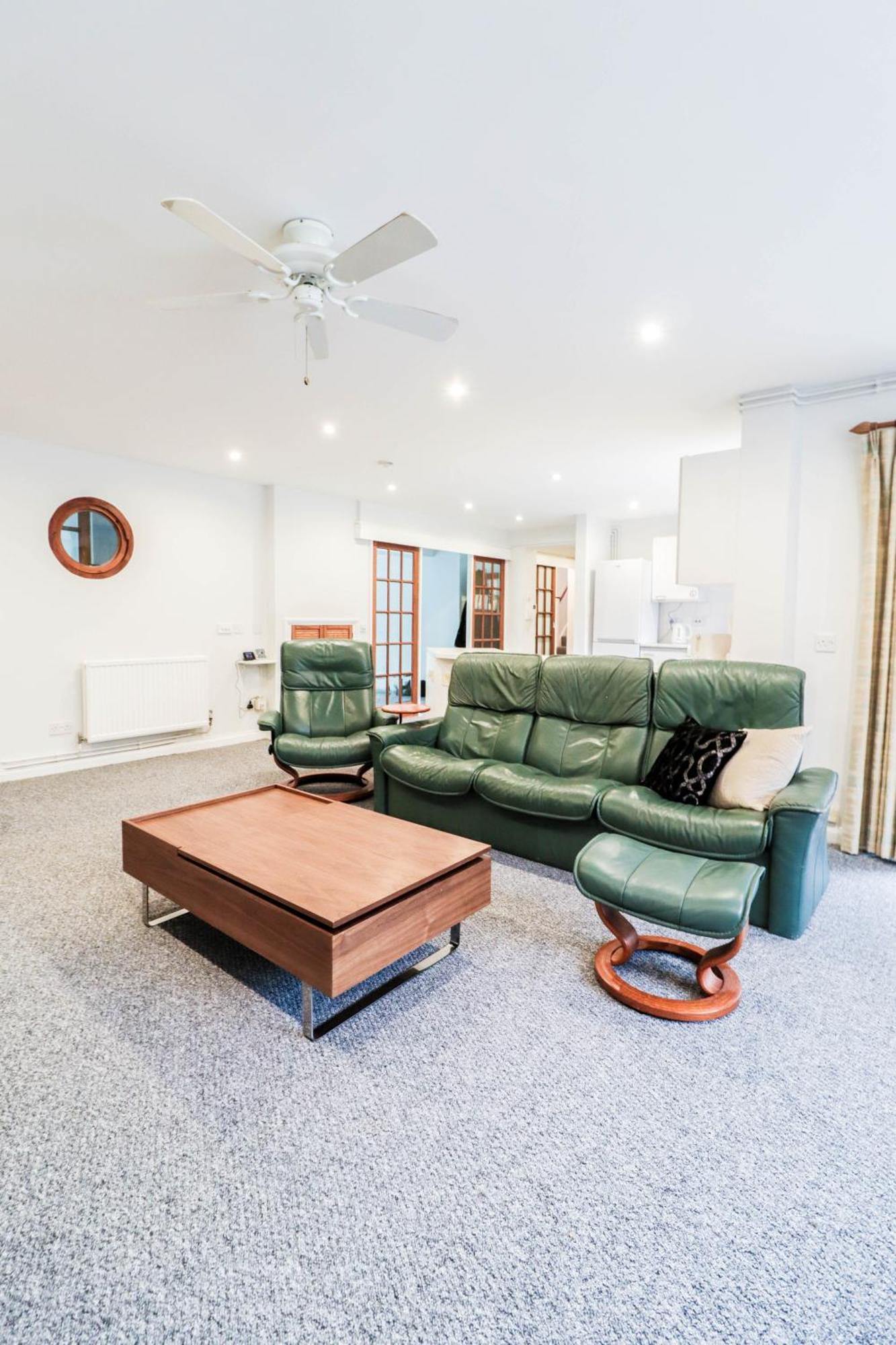 Bright And Spacious Contractor House L Parking! Borehamwood Eksteriør bilde