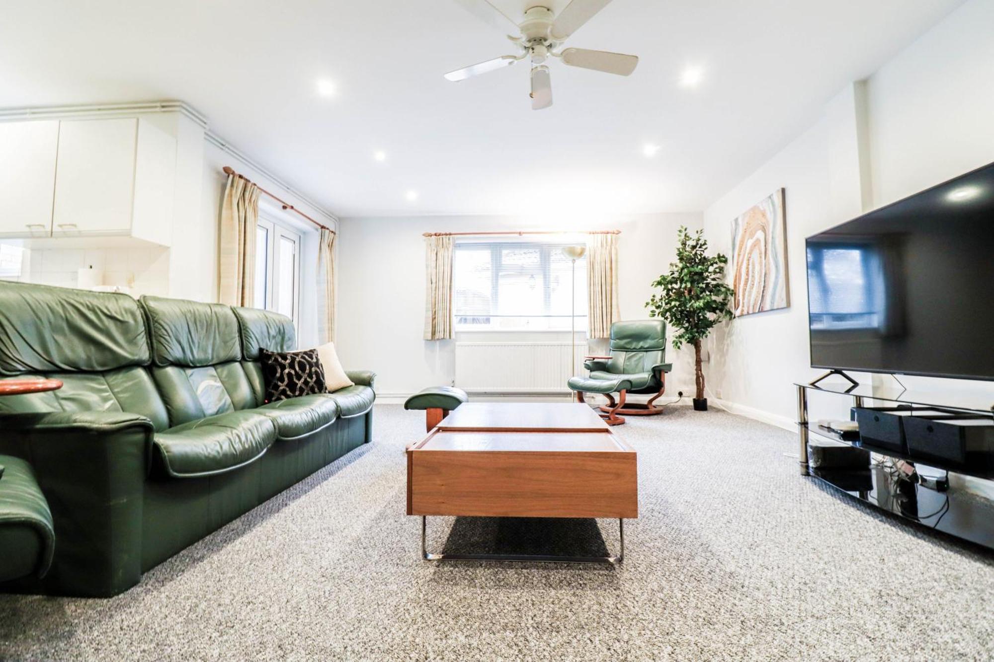 Bright And Spacious Contractor House L Parking! Borehamwood Eksteriør bilde