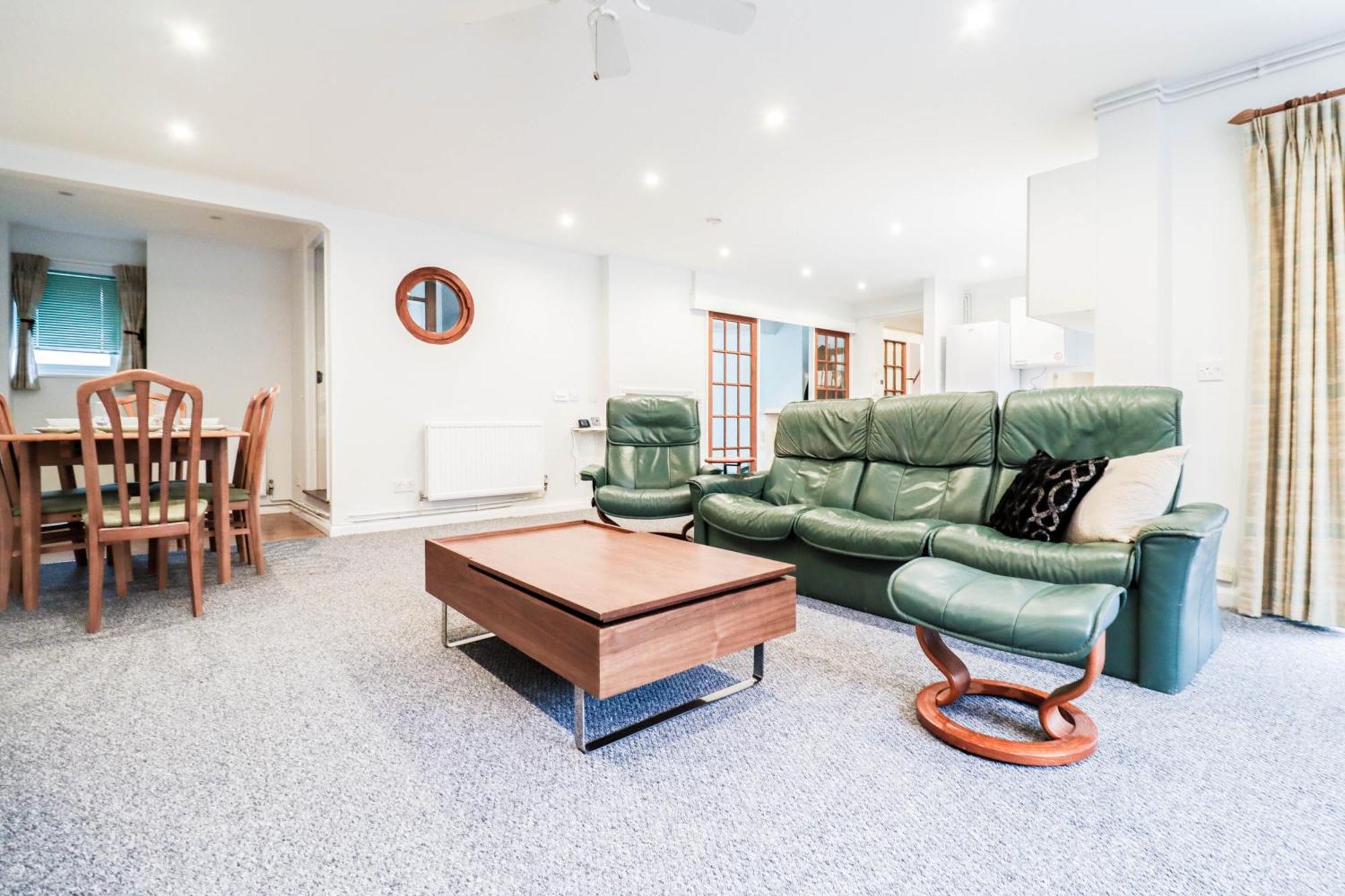 Bright And Spacious Contractor House L Parking! Borehamwood Eksteriør bilde